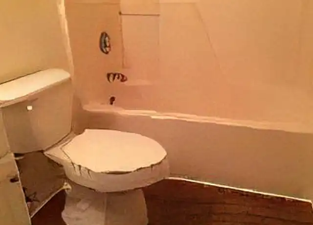 Property at 200 S Johnson St, Burgaw, NC, 28425, 2 beds, 1 bath, [object Object]