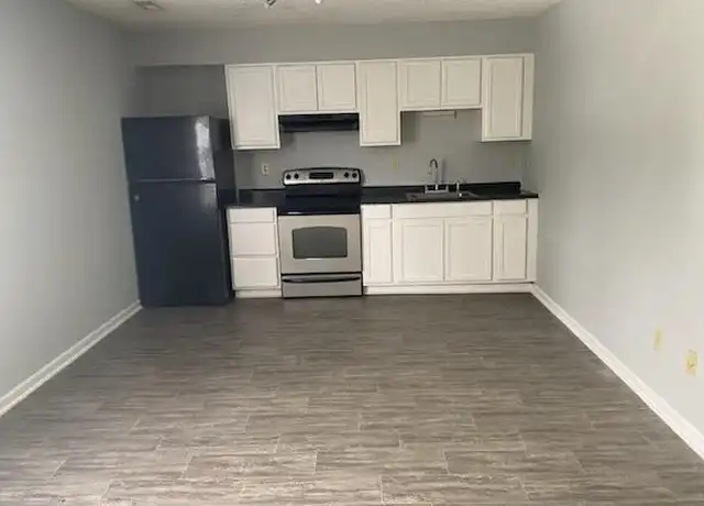 Property at 200 S Johnson St, Burgaw, NC, 28425, 2 beds, 1 bath, [object Object]