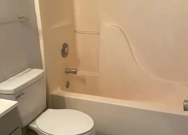 Property at 200 S Johnson St, Burgaw, NC, 28425, 2 beds, 1 bath, [object Object]