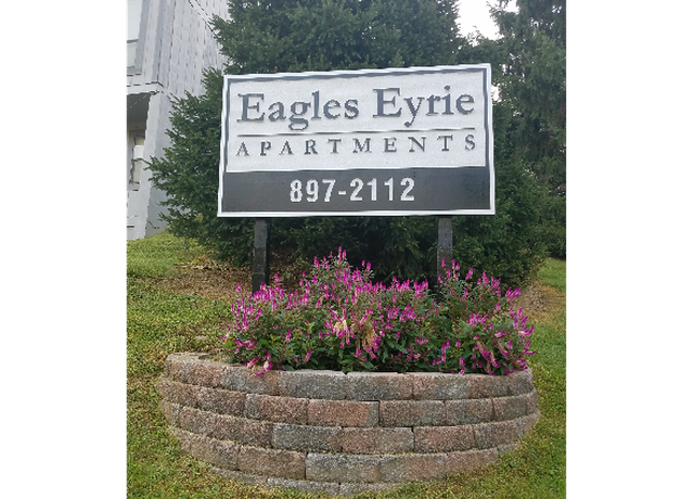 Photo of 2424 Eagles Eyrie Ct, Louisville, KY 40206