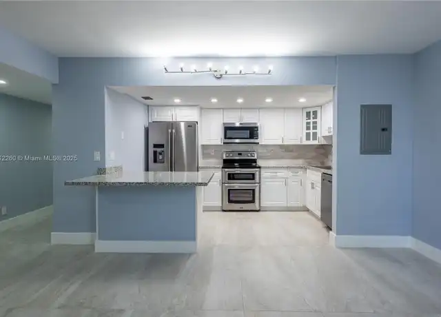 Property at 20350 W Country Club Dr Ph 24-4, Aventura, FL, 33180, 3 beds, 2 baths, [object Object]