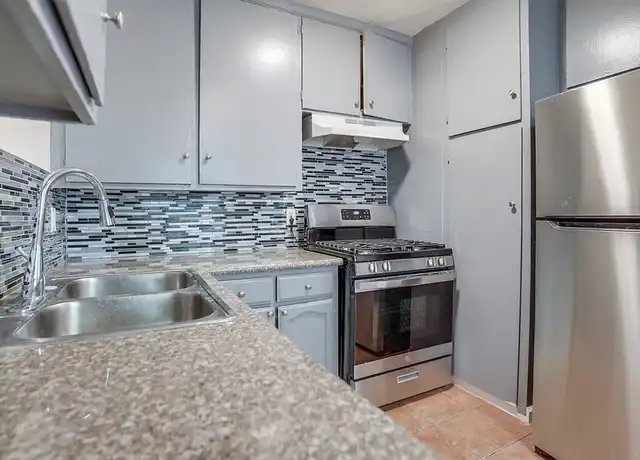 Property at 6407 10th Ave, Los Angeles, CA, 90043, 2 beds, 1-1.5 bath, [object Object]