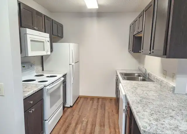 Property at Chapelwood III Apartments - 4500 E 33rd St, Sioux Falls, SD, 57110, 2 beds, 1 bath, [object Object]