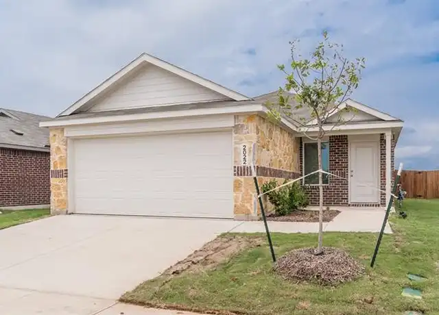 Property at 2022 Shady Oaks Dr, Ennis, TX, 75119, 4 beds, 2 baths, [object Object]