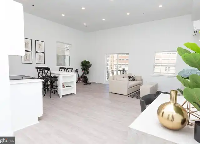 Property at 211 Saint Paul St Unit 404, Baltimore, MD, 21202, 1 bed, 1 bath, [object Object]