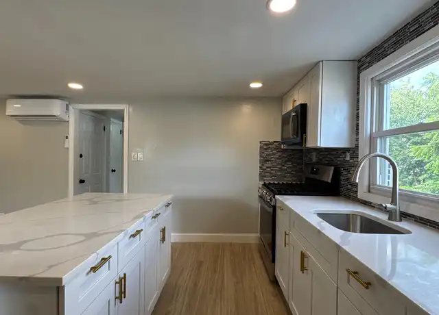 Property at 44 Old Bergen Rd Unit 2, Jersey City, NJ, 07305, 1 bed, 1 bath, [object Object]