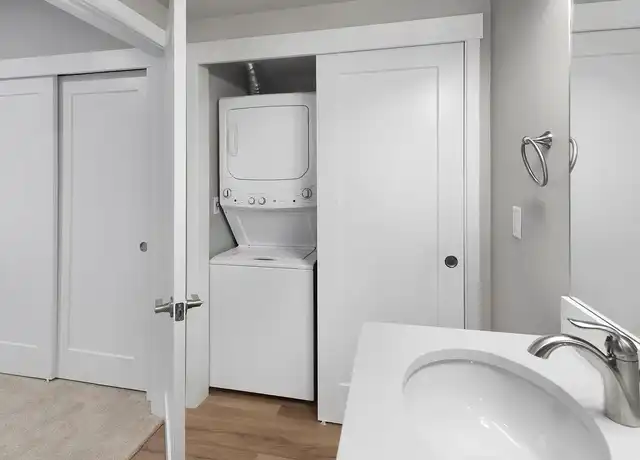 Property at Kingsway Apartments - 4265 Creston Way, Bellingham, WA, 98226, 0-1 beds, 1 bath, [object Object]