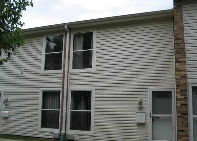 Property at 1980 Huntington Blvd, Hoffman Estates, IL, 60169, 2 beds, 1.5 baths, [object Object]