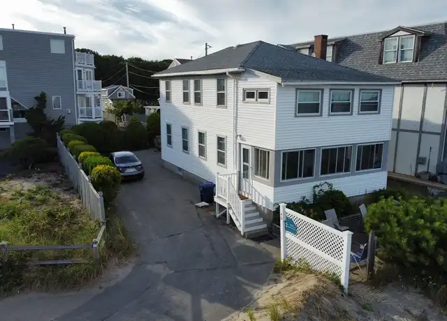 Property at 40 Rockport Rd, Gloucester, MA, 01930, 4 beds, 1.5 baths, [object Object]