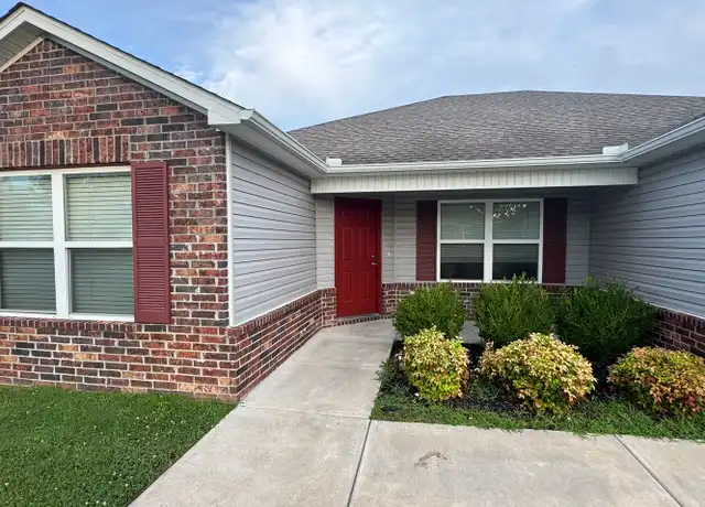 Property at 2100 N Medford Ct, Siloam Springs, AR, 72761, 4 beds, 2 baths, [object Object]