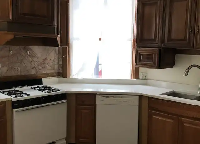Property at 3326 N Clark St Unit 2, Chicago, IL, 60657, 1 bed, 1 bath, [object Object]