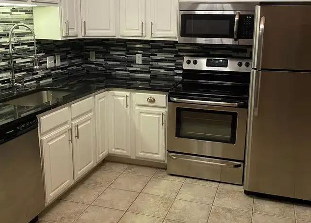 Property at 1300 W 9th St Unit 824, Cleveland, OH, 44113, 1 bed, 1 bath, [object Object]