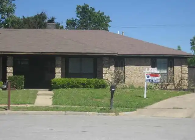 Property at 101 Stony Creek Dr, Euless, TX, 76039, 2 beds, 2 baths, [object Object]