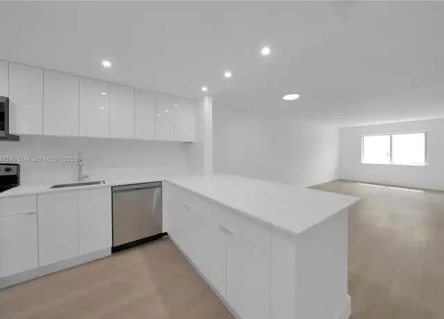 Property at 251 Galen Dr Unit 316E, Key Biscayne, FL, 33149, 2 beds, 2 baths, [object Object]