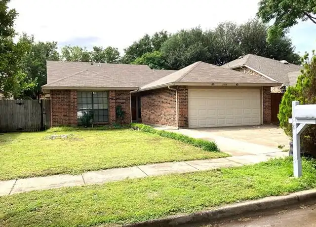 Property at 2404 Sutton Dr, Arlington, TX, 76018, 3 beds, 2 baths, [object Object]