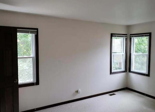 Photo of 421 Concord Ln, Elk Grove Village, IL 60007