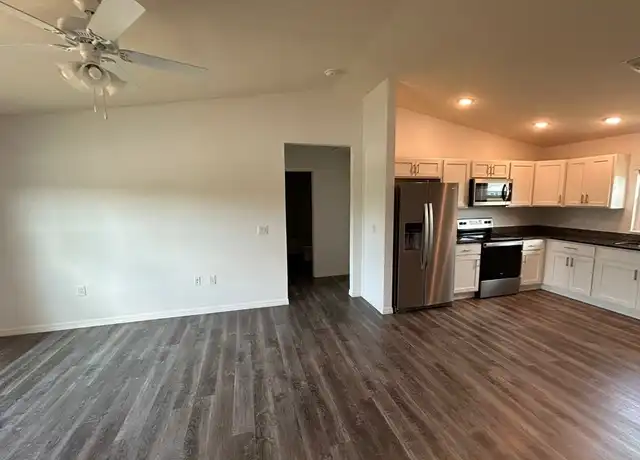 Property at 131 Carousel Ave, Labelle, FL, 33935, 3 beds, 2 baths, [object Object]