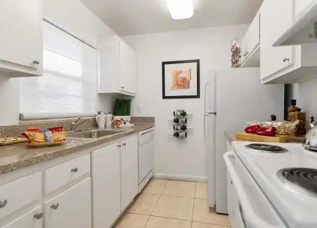 Property at 7840 NW 3rd St, Pembroke Pines, FL, 33024, 2 beds, 1 bath, [object Object]