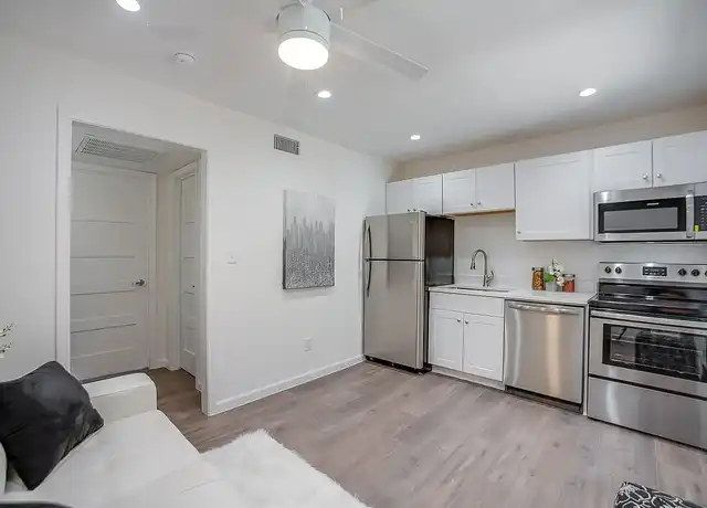 Property at 1809 Bennett Ave, Dallas, TX, 75206, 1 bed, 1 bath, [object Object]