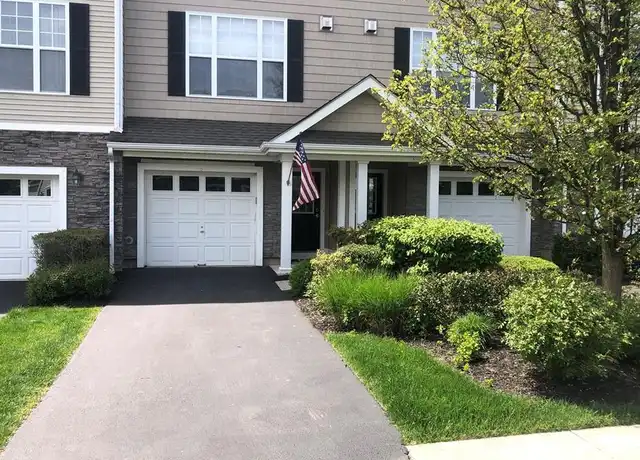 Property at 6 Putters Way, Middletown, NY, 10940, 2 beds, 2.5 baths, [object Object]