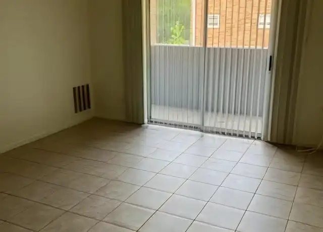 Property at 162 Richardson Pl Unit 2, Cincinnati, OH, 45233, 2 beds, 1 bath, [object Object]