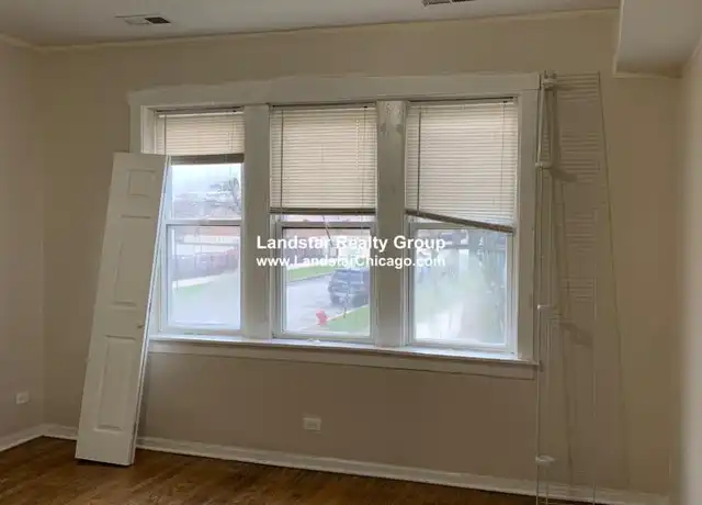 Property at 3757 W Sunnyside Ave, Chicago, IL, 60625, 2 beds, 1 bath, [object Object]