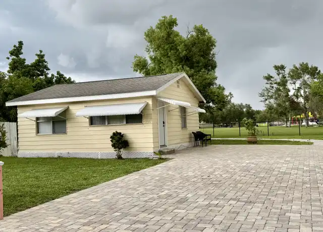 Property at 5335 22nd Street Ct E, Bradenton, FL, 34203, 2 beds, 1 bath, [object Object]