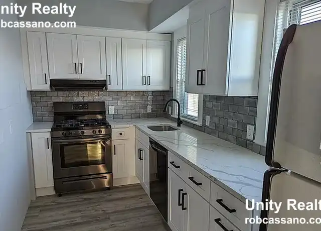Property at 17 University Ave, Medford, MA, 02155, 3 beds, 1 bath, [object Object]