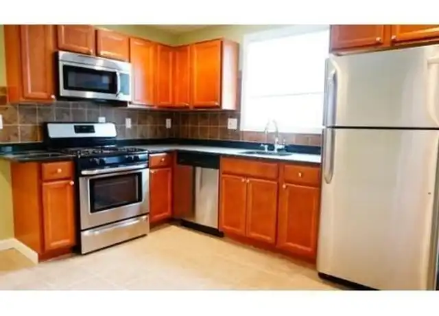 Property at 213 Newton St Unit 213, Waltham, MA, 02453, 3 beds, 1 bath, [object Object]
