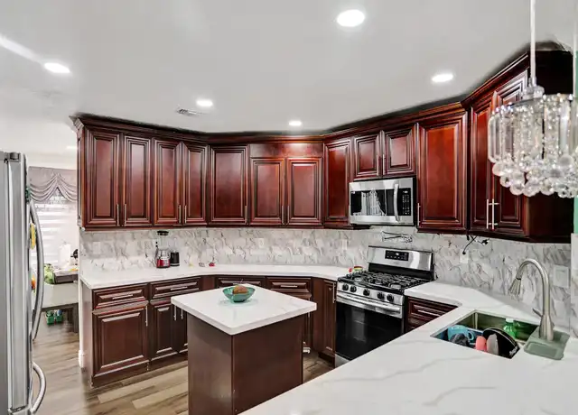 Property at 613 NW 135th Ter, Plantation, FL, 33325, 4 beds, 3 baths, [object Object]