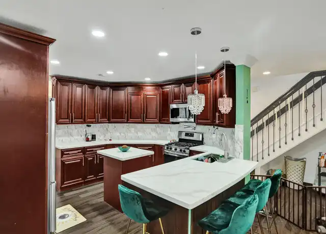 Property at 613 NW 135th Ter, Plantation, FL, 33325, 4 beds, 3 baths, [object Object]
