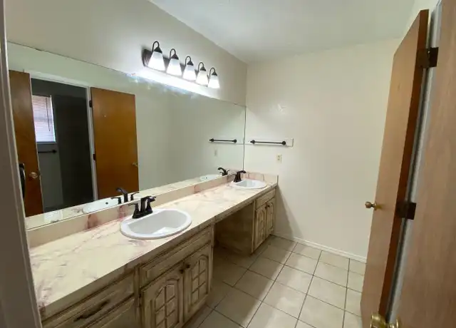 Property at 406 E Copper Ave Unit 406 e copper, Hobbs, NM, 88240, 3 beds, 2 baths, [object Object]