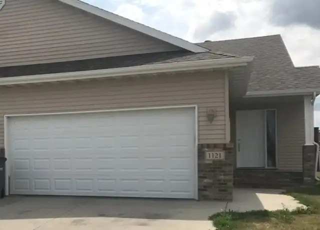 Property at 1121 37th Ave S, Moorhead, MN, 56560, 4 beds, 3 baths, [object Object]