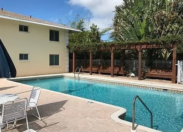 Photo of 125 Airport Ave E, Venice, FL 34285