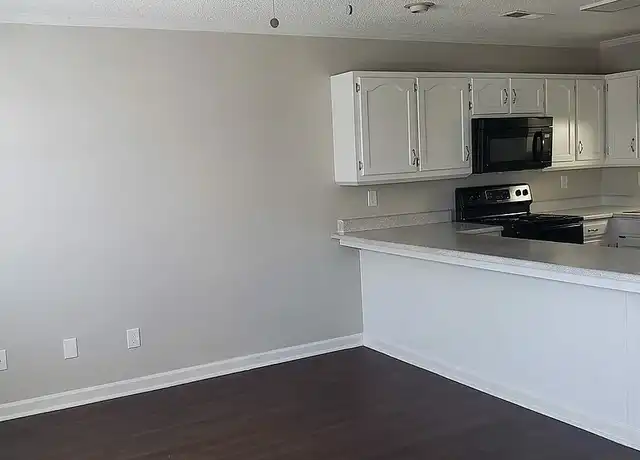 Property at North Village - 114 Pearl St, Florence, AL, 35633, 2 beds, 1.5-2 baths, [object Object]