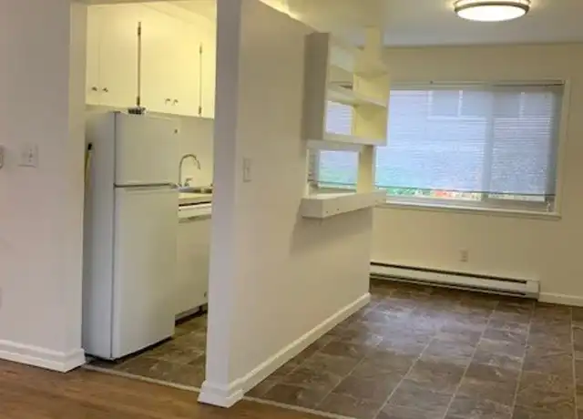 Property at 2821 14th Ave W Unit 4, Seattle, WA, 98119, 2 beds, 1 bath, [object Object]