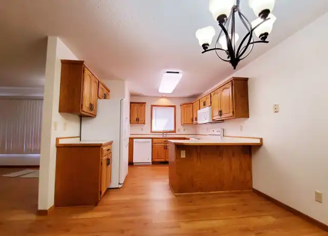 Property at 1433 30th Ave S, Fargo, ND, 58103, 3 beds, 2 baths, [object Object]
