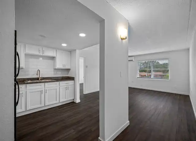 Property at 14350 Hensel Ln Unit 01 404-262, Tampa, FL, 33613, 1 bed, 1 bath, [object Object]