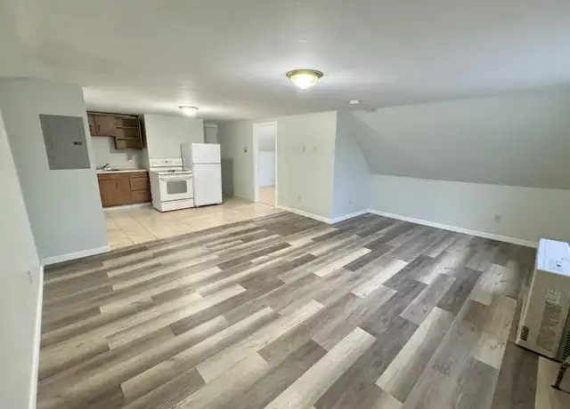 Property at 14 Union St Unit 5, Lewiston, ME, 04240, 1 bed, 1 bath, [object Object]