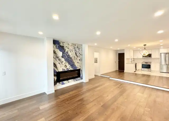 Property at 1102 11th St Unit 102, Santa Monica, CA, 90403, 2 beds, 2 baths, [object Object]
