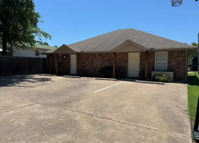 Property at 415 Goingsnake St Unit 415 D Goingsnake, Tahlequah, OK, 74464, 2 beds, 2 baths, [object Object]