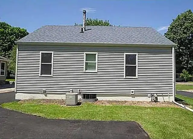 Property at 2505 51st St, Des Moines, IA, 50310, 2 beds, 1 bath, [object Object]