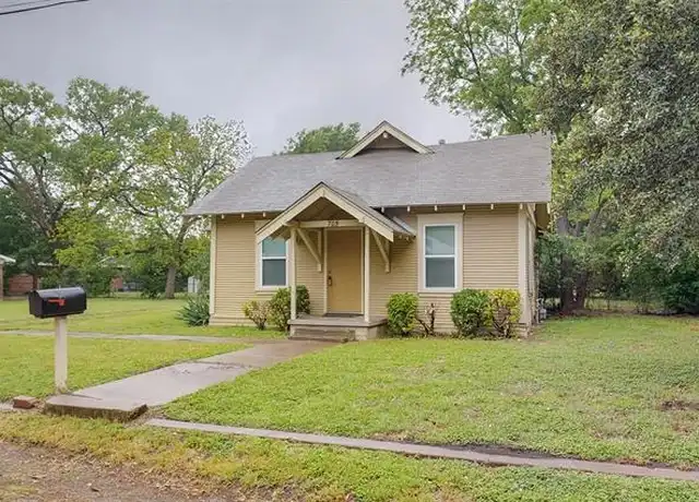 Property at 705 Madison St, Cleburne, TX, 76033, 3 beds, 1 bath, [object Object]