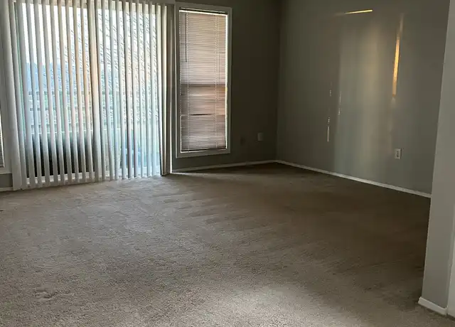 Property at 333 Vuemont Pl NE Unit 207, Renton, WA, 98056, 1 bed, 1 bath, [object Object]