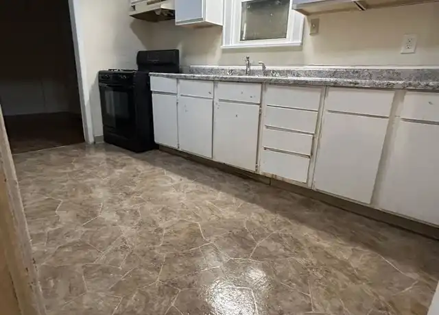 Property at 415 Middlebury St, Elkhart, IN, 46516, 2 beds, 1 bath, [object Object]