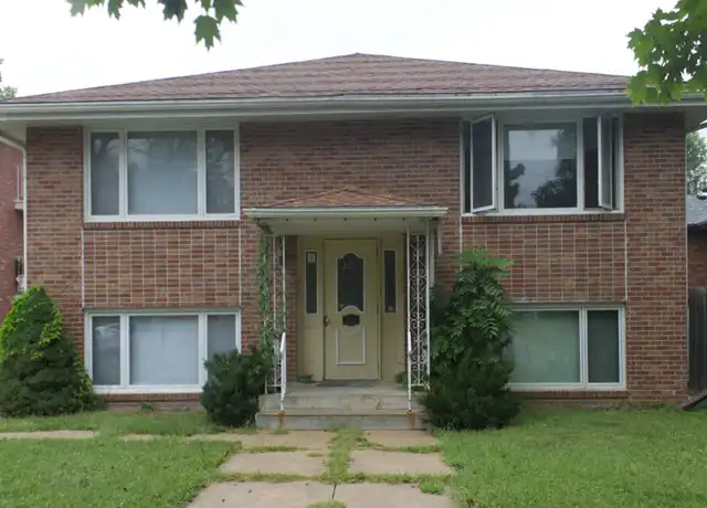 Property at 2318 C St Unit 4, Lincoln, NE, 68502, 2 beds, 1 bath, [object Object]