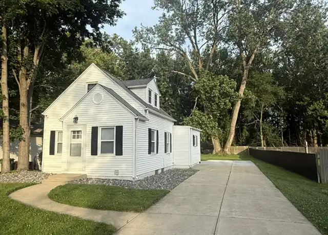 Property at 36370 S Riverview Dr, Eastlake, OH, 44095, 3 beds, 1 bath, [object Object]