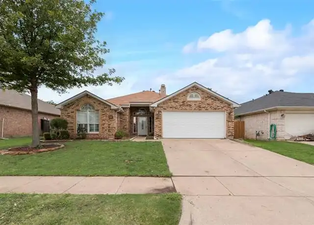 Property at 323 Crestview Dr, Arlington, TX, 76018, 3 beds, 2 baths, [object Object]