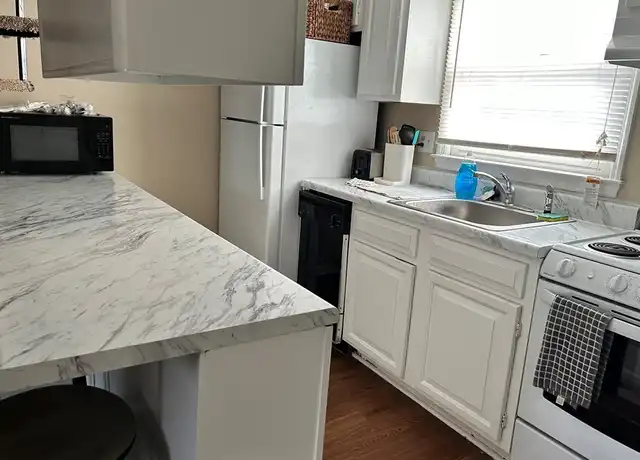 Property at 331 W Glenn Ave, Auburn, AL, 36830, 2 beds, 2 baths, [object Object]