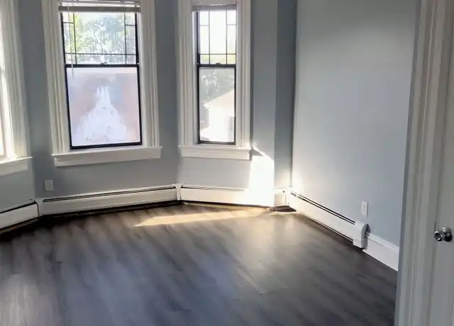 Property at 30 Morris St #302, Hartford, CT, 06114, 2 beds, 1 bath, [object Object]